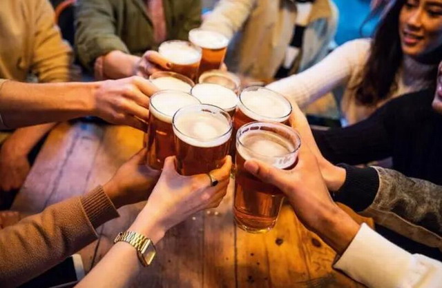 工务园啤酒-消费者会为精酿啤酒买单吗？